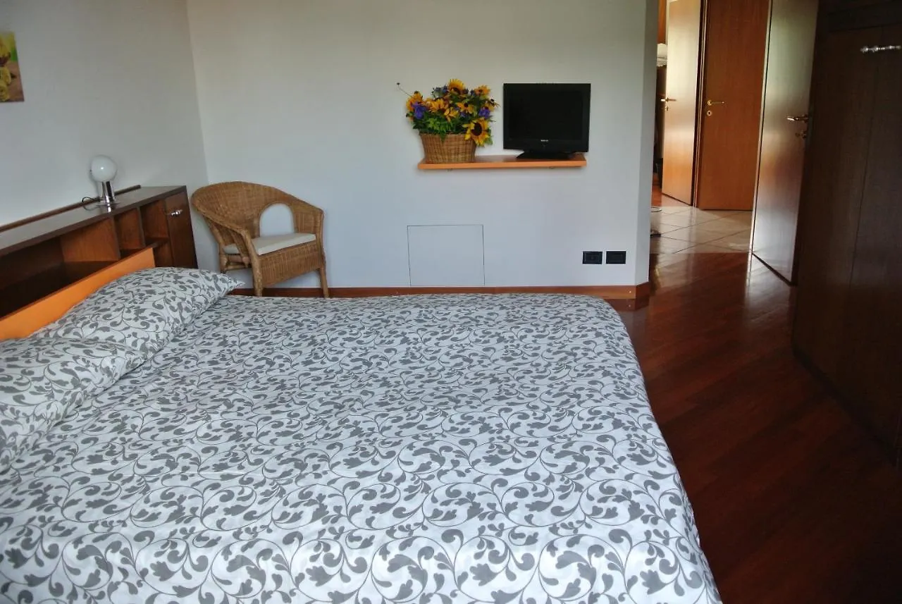 B&B Sari Como 0*,  Italië