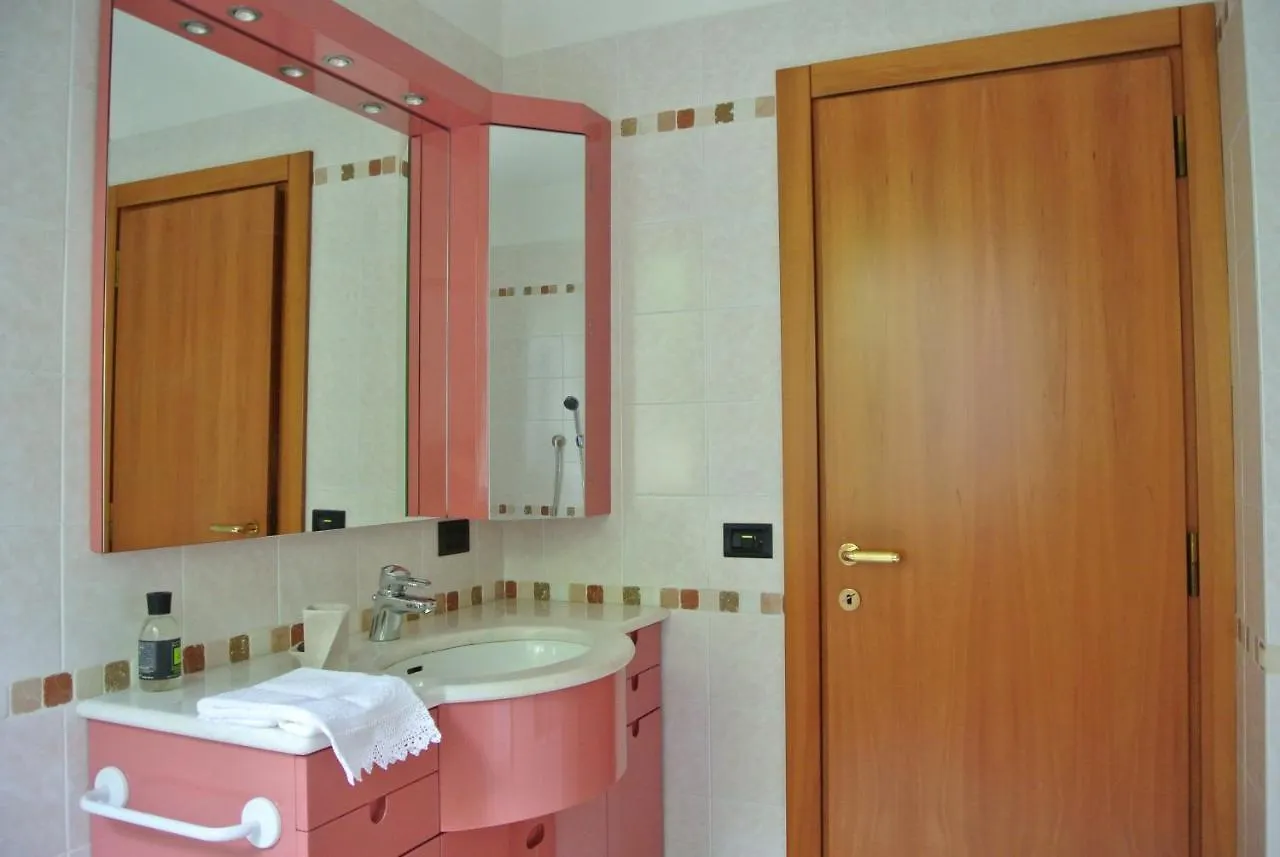 B&B Sari Como 0*,  Italië